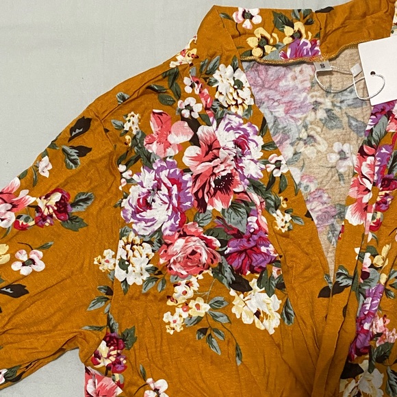 ✨NWT✨ Luxury Romantic Kimono Robe - Picture 2 of 5